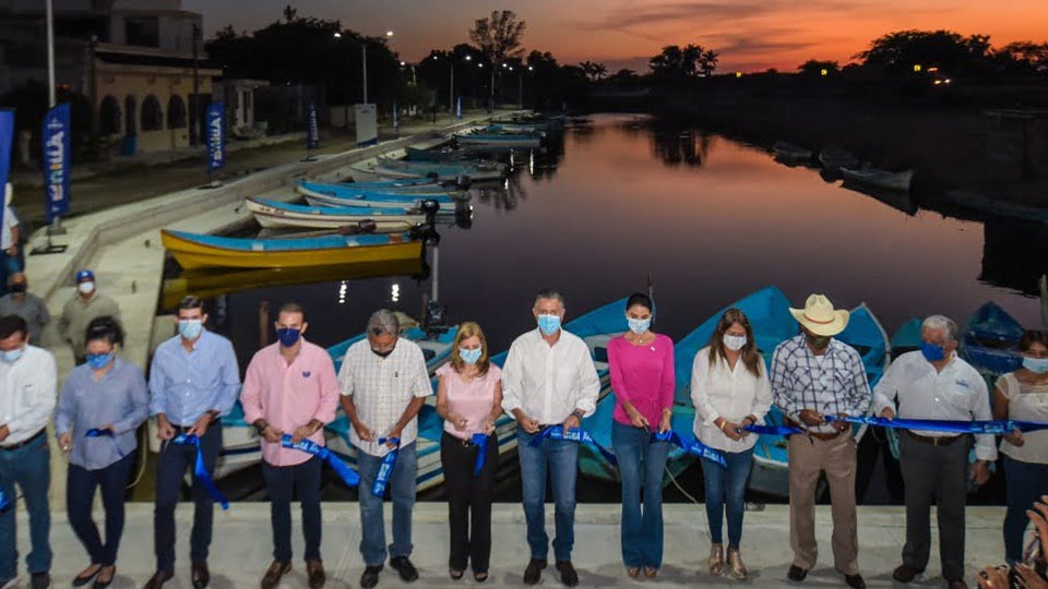 Entrega Chucho Nader construcción de muelle en Tancol