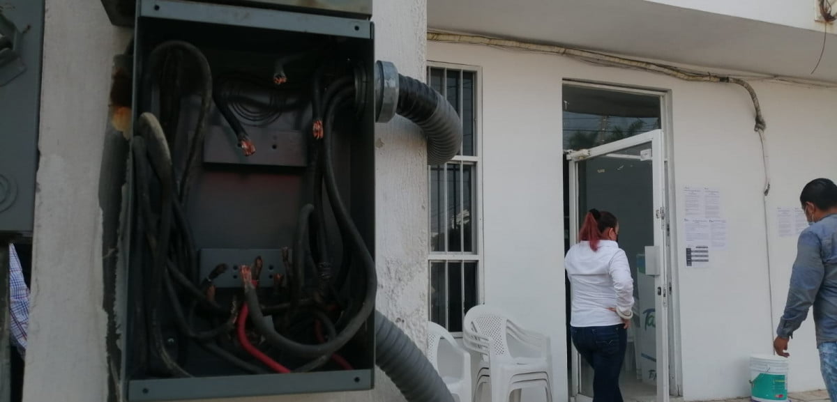 Roban centro de carga de Oficina Fiscal de Altamira, la dejan sin luz