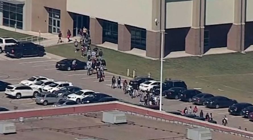 Se registra tiroteo en escuela de Arlington, Texas; reportan varios heridos