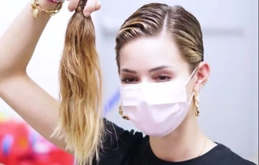 Mariana Rodríguez se corta el cabello en apoyo a niño con leucemia
