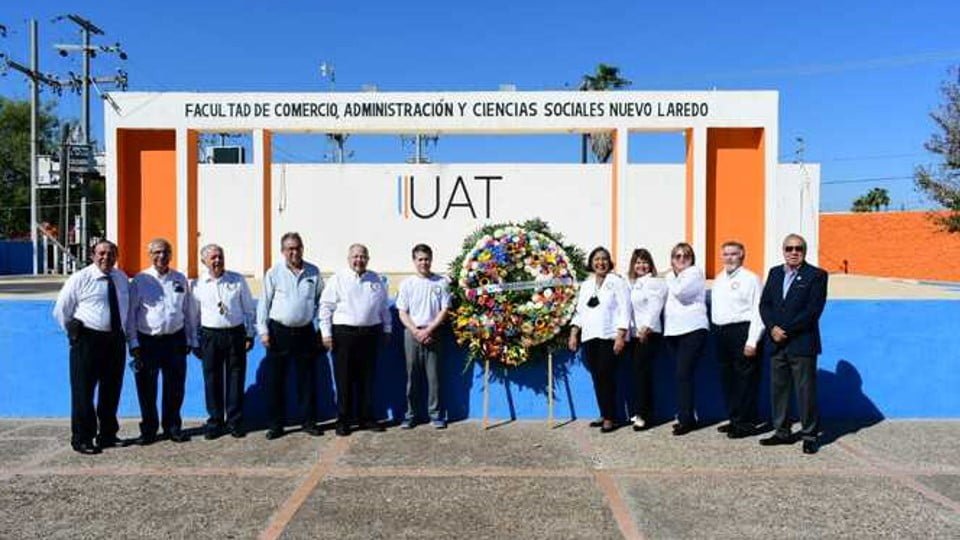 Integrantes de EX-A-UAT Nuevo Laredo conmemoran el 65 Aniversario de la máxima casa de estudios en Tamaulipas