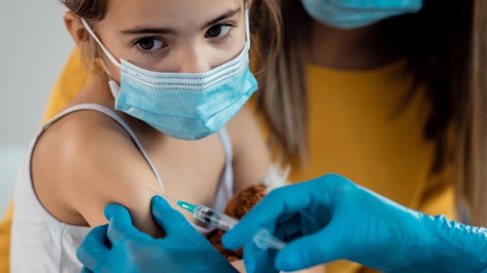Autorizan aplicar vacuna covid de Sinovac para niños mayores de 3 años en Chile