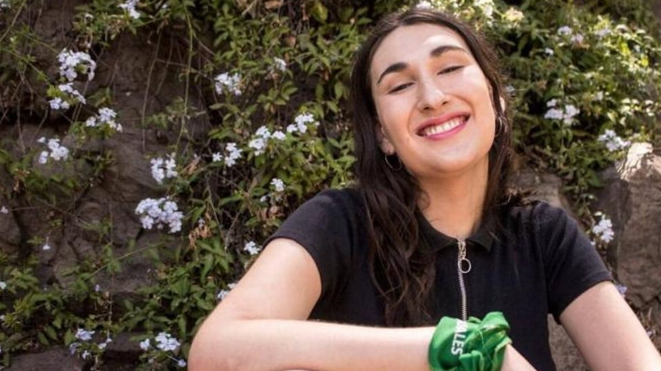 Diputada Emilia Schneider primera persona transgénero en ganar un curul en Chile