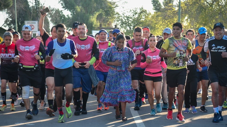 La maratonista rarámuri Lorena Ramírez corrió 5 kilómetros con atletas de Nuevo Laredo