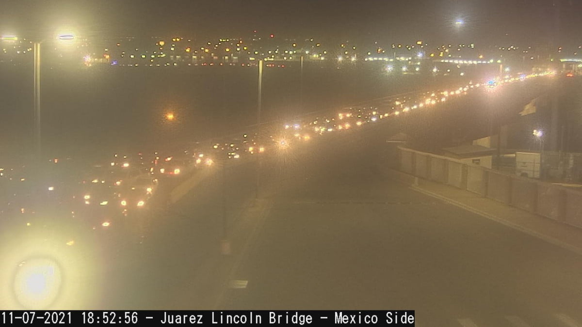 Puentes internacionales de Nuevo Laredo saturados por reapertura