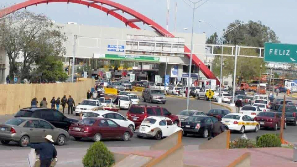 Largas filas en puentes de Matamoros por Black Friday en Estados Unidos