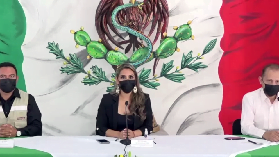 La gobernadora Evelyn Salgado modificó la bandera de México con la letra “S” 