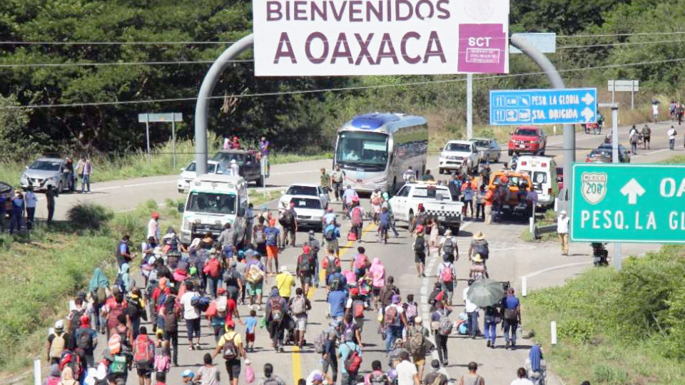 Caravana migrante llegó a Chahuites, Oaxaca; permanecerán en el lugar