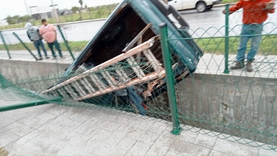 Tras volver por su camioneta, la encuentra en un canal de Matamoros