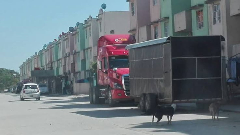 Tráileres que sean estacionados en fraccionamientos de Altamira serán remolcados