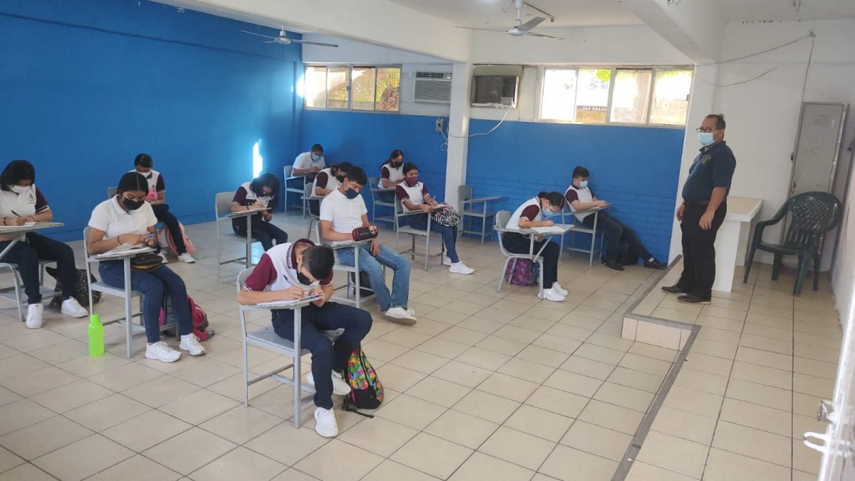 Regresa a clases la primer secundaria pública en la zona sur
