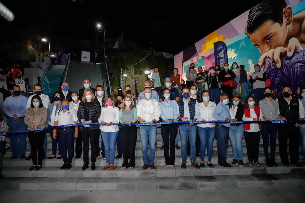 Inaugura Chucho Nader monumental tobogán en la colonia Obrera