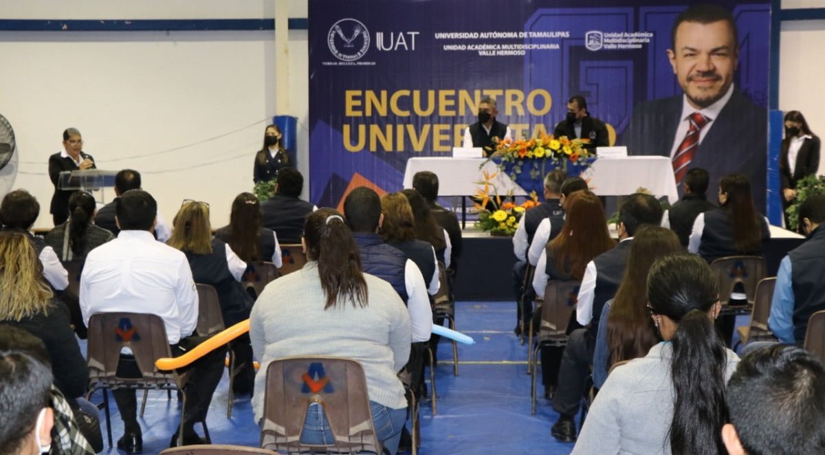 Rector electo de la UAT sostiene encuentro con universitarios de Valle Hermoso