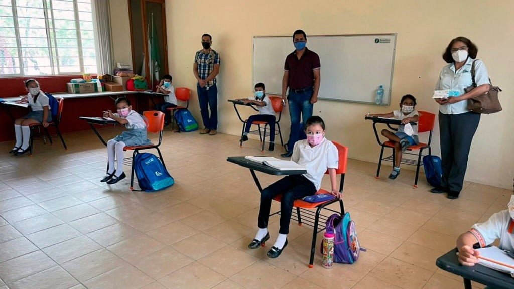 Profesores solicitan permiso para no regresar a clases presenciales
