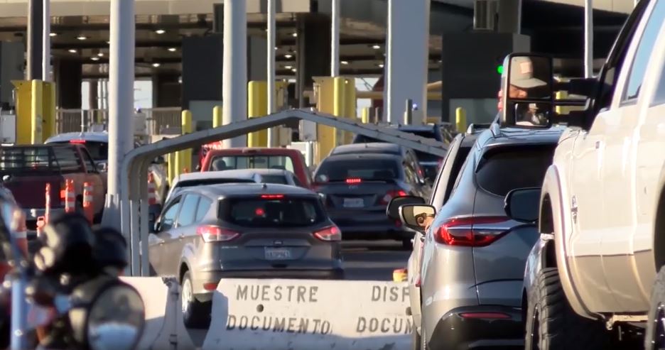 Black Friday genera largas filas en puentes fronterizos de Tamaulipas