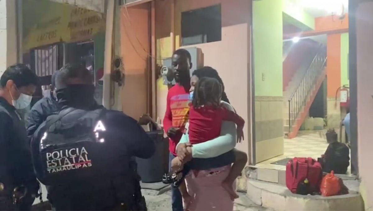 Encuentran grupo de Haitianos frente a la Central de autobuses en Victoria