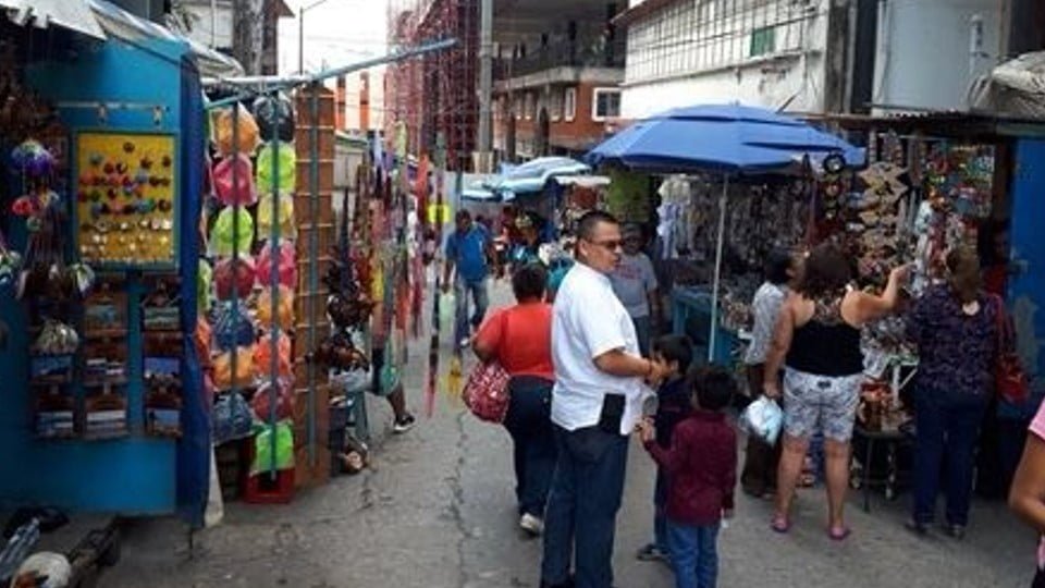 Bodegueros del mercado de Tampico podrían perder sus concesiones si se niegan a liberar las calles