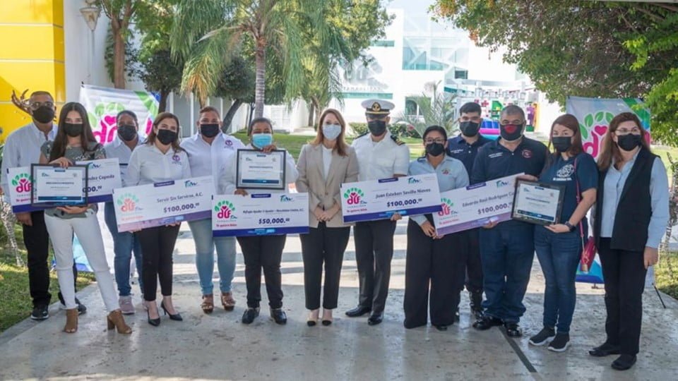 Mariana Gómez premia a los voluntarios del año 2021 que fueron postulados por su trabajo altruista en Tamaulipas