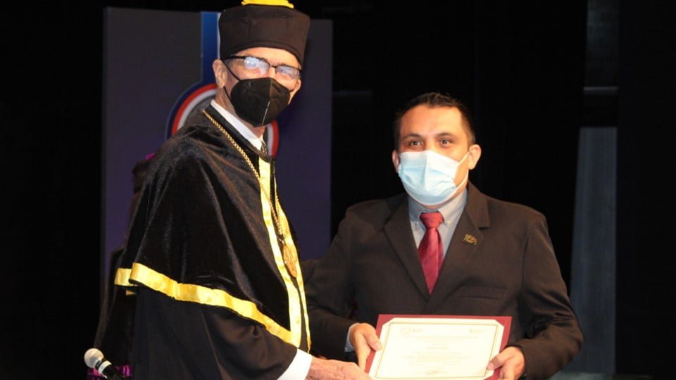 Entrega UAT al Dr. Edgardo Suárez el Premio Investigador Joven 2021