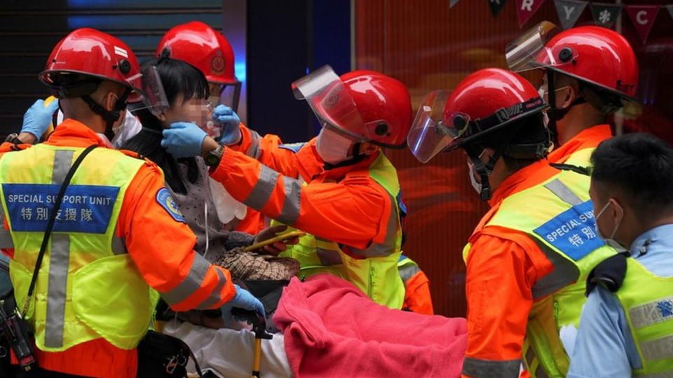 Más de 1200 personas fueron rescatadas del incendio en World Trade Center de Hong Kong