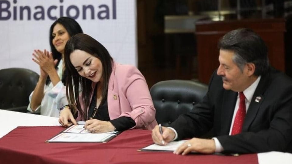 Dos Laredos fortalecen hermandad y firma Declaración Metropolitana Binacional