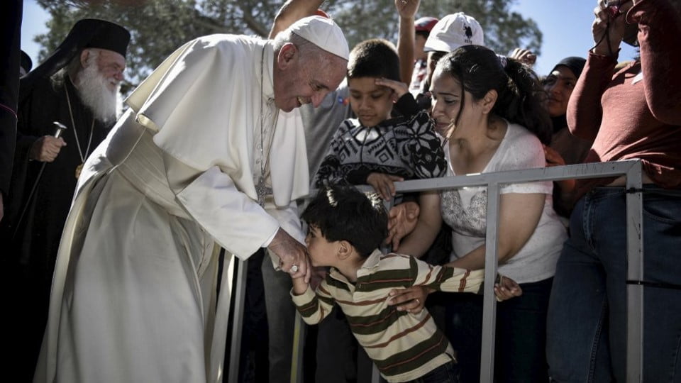 El Papa critica a los gobiernos europeos por su manejo de migrantes