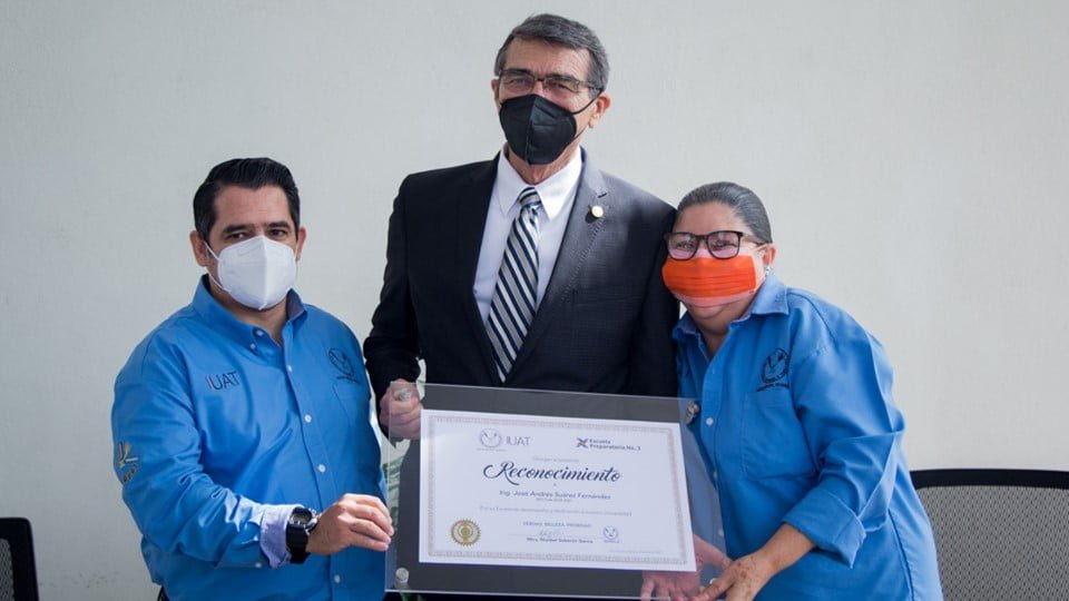 Reconocen trayectoria del Rector José Andrés Suárez Fernández