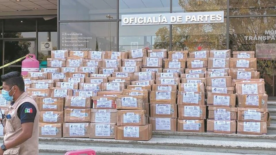INE registra 1.3 millones de firmas para la revocación de mandato