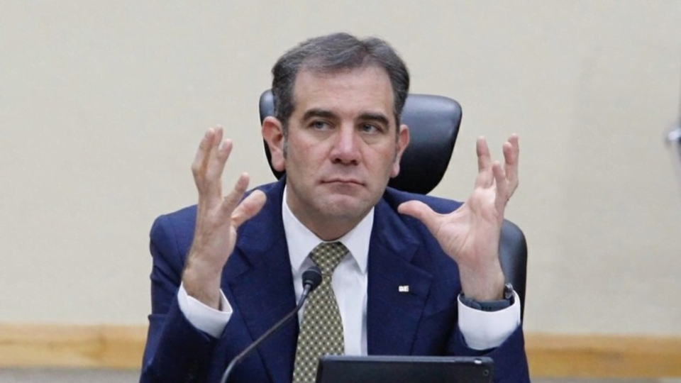 Acusa Lorenzo Córdova descalificaciones “vulgares y arteras” contra el INE por revocación de mandato