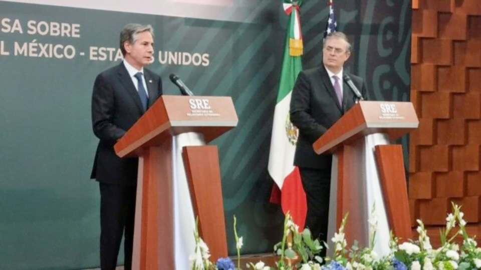 Ebrard expone a EU que México no impondrá restricciones de viajes por Ómicron