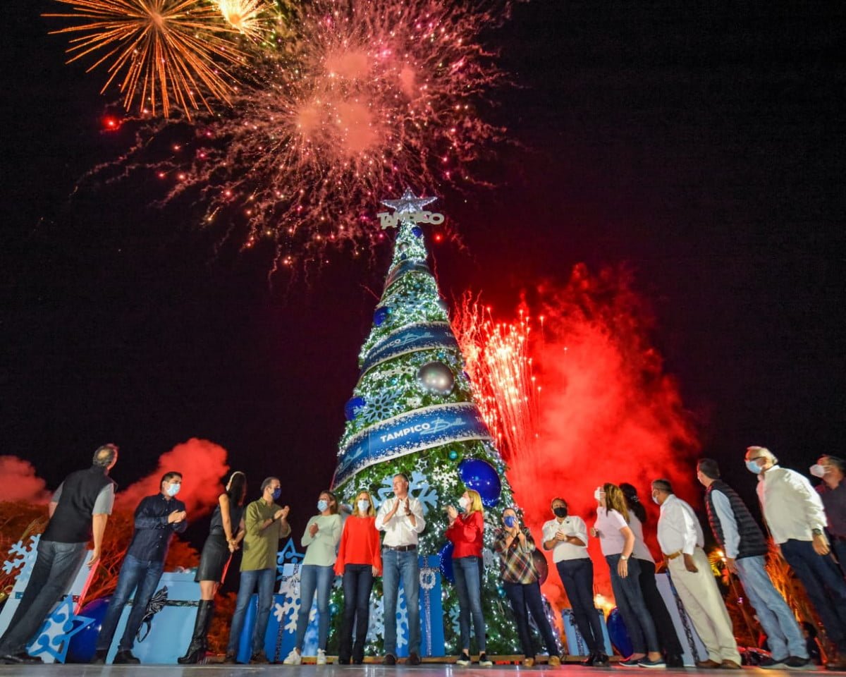 Encabeza Chucho Nader encendido del pino de navidad en Tampico