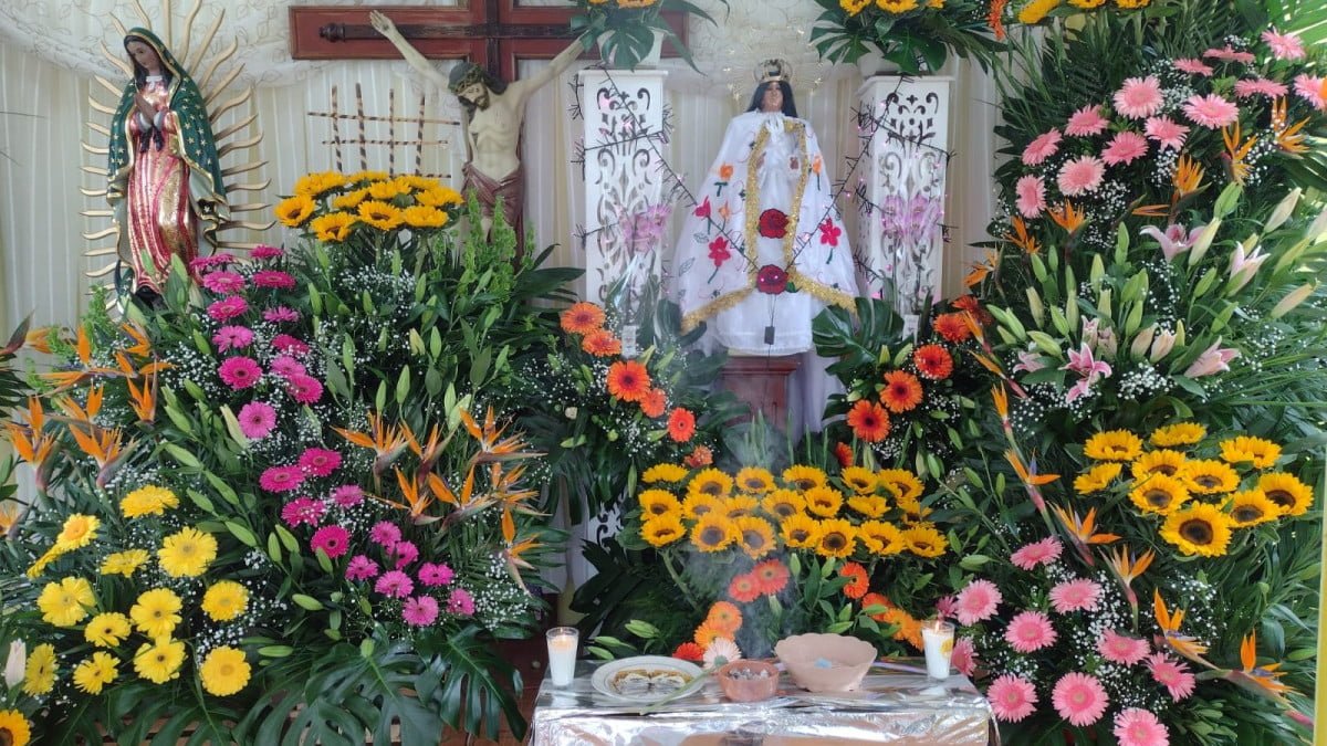 Comerciantes de la central de abastos celebran a la Virgen de Juquila
