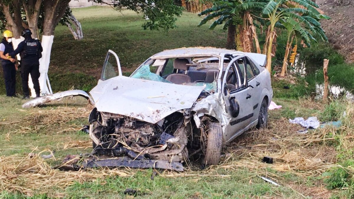 Muere hombre tras volcadura en la carretera a Cd. Mante