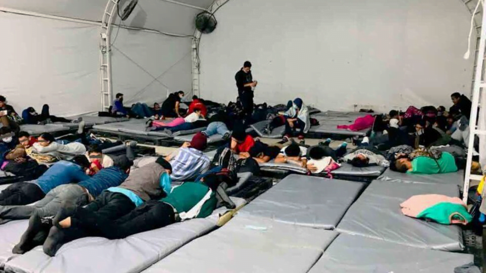 Rescatan a 105 migrantes en hotel de Monterrey, Nuevo León