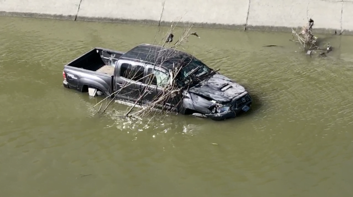 Hallan camioneta en el Canal de Rodhe de Reynosa
