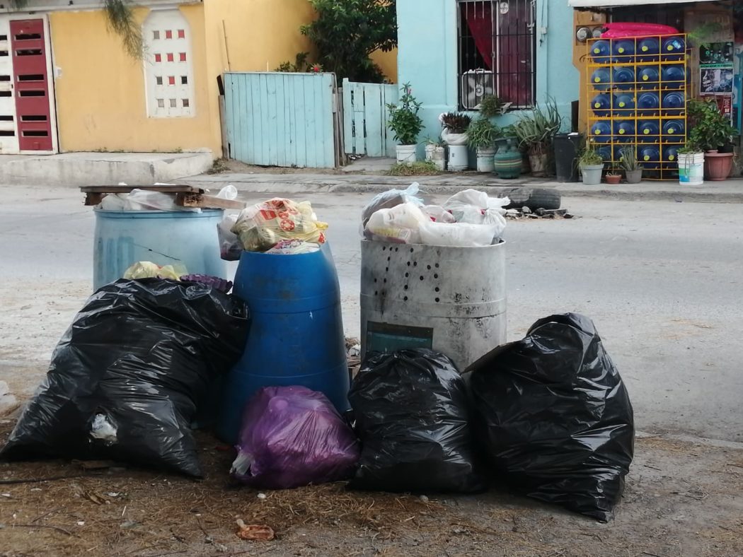 Familias de Matamoros viven entre la basura desde hace dos semanas.
