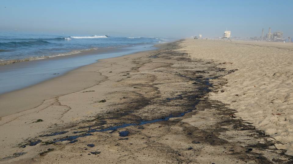 Cierran playas de Los Ángeles, en California por derrame de casi 26 millones de litros de aguas residuales