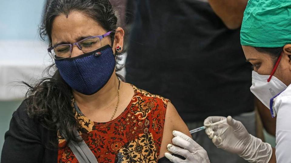 La OMS critica a los países que apliquen la cuarta dosis de la vacuna contra el covid-19