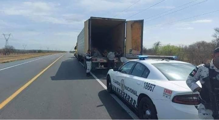 Detienen a 65 migrantes en carretera Reynosa-Monterrey