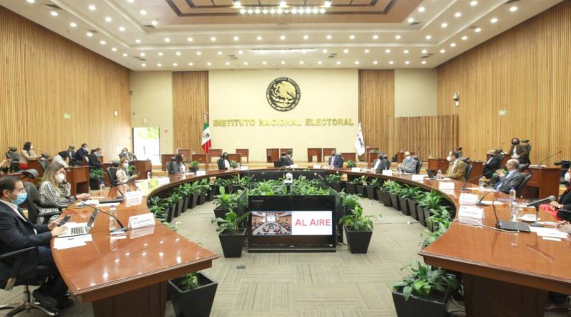 Insiste Gobierno en presentar ‘plan de austeridad’ al INE para Revocación de Mandato