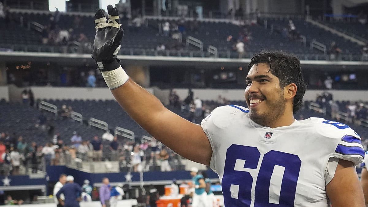 Isaac Alarcón no ha terminado su tiempo con los Cowboys; extiende contrato