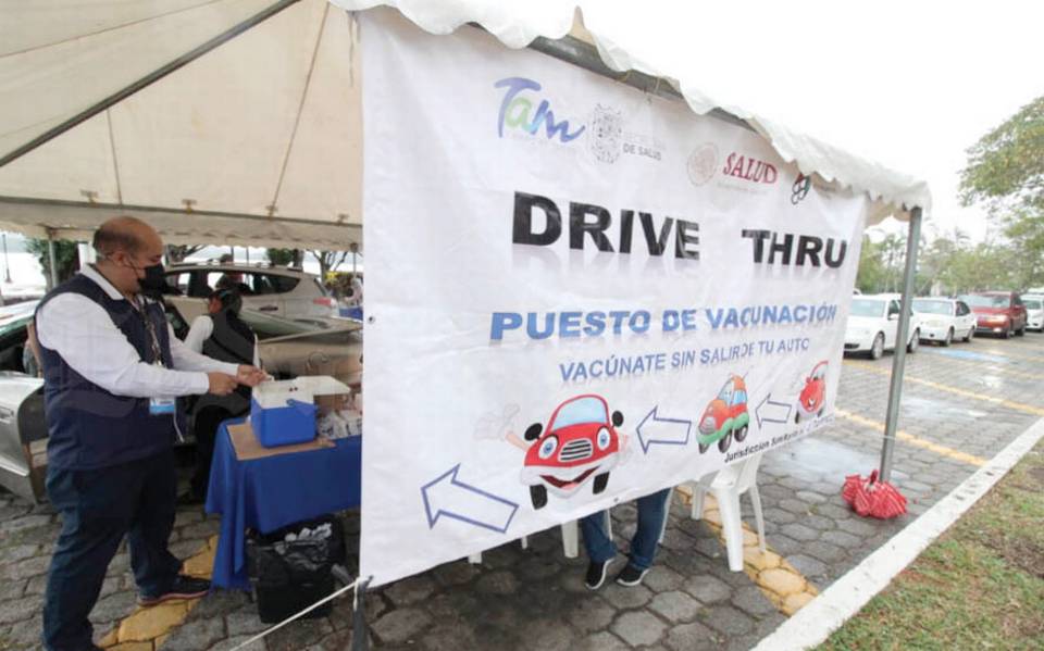 Cobran $200 para hacer fila en drive thru de la UAT en Tampico