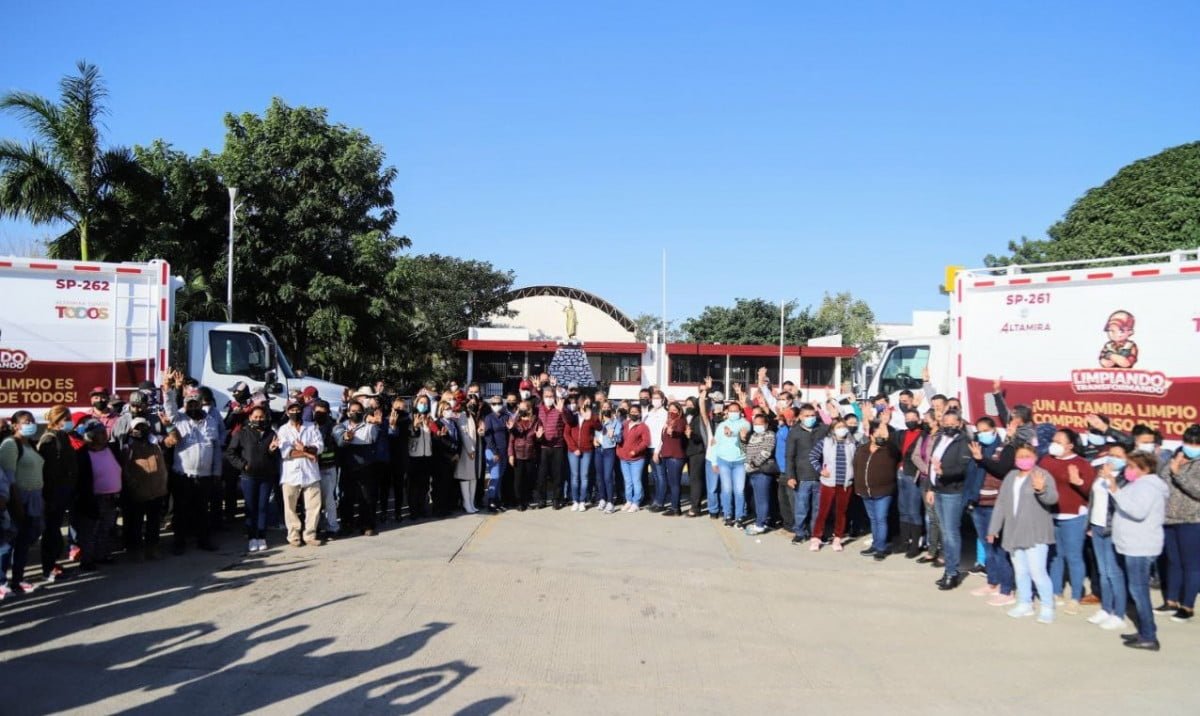 Entrega Armando Martínez 2 camiones recolectores de basura en Villa Cuauhtémoc