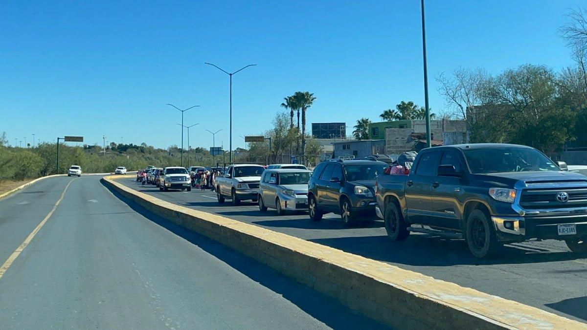 Regresan mega caravanas de paisanos a los Dos Laredos