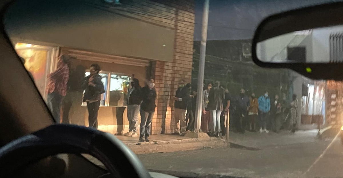 Largas filas para pruebas COVID-19 en laboratorios privados de Nuevo Laredo