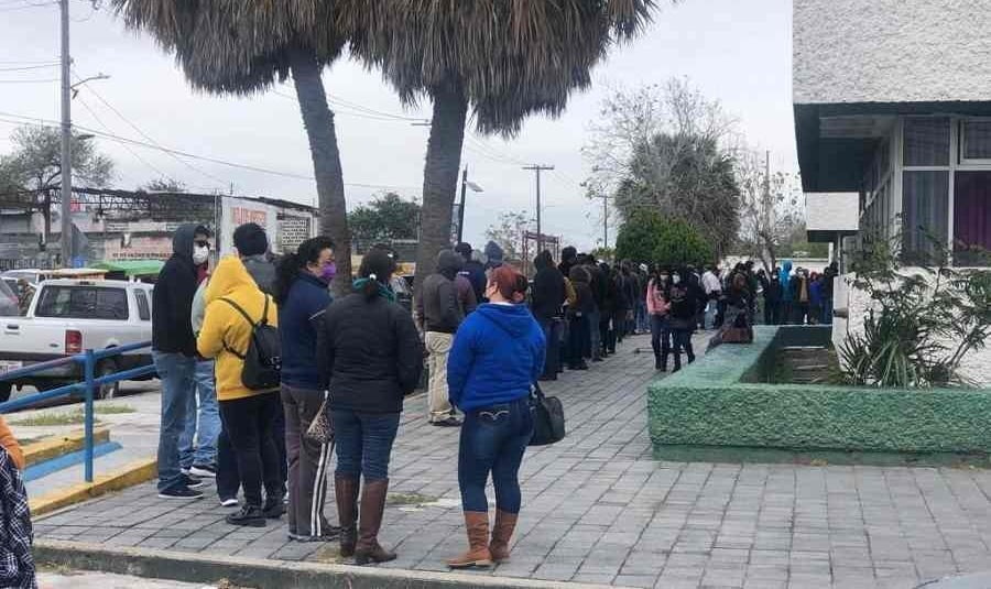 Esperan toda la noche para obtener incapacidad por covid