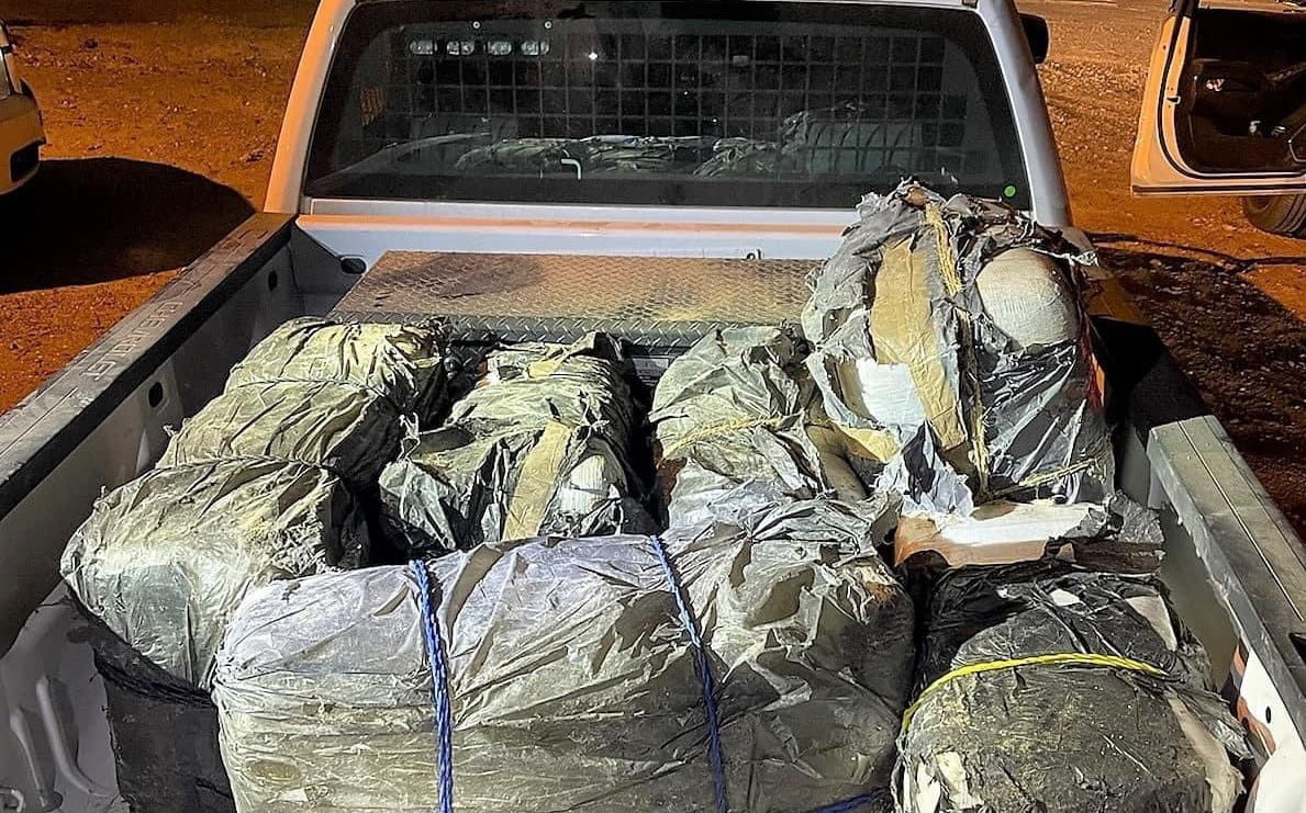 Abandonan contrabandistas droga y compañero en el Río Bravo de Laredo