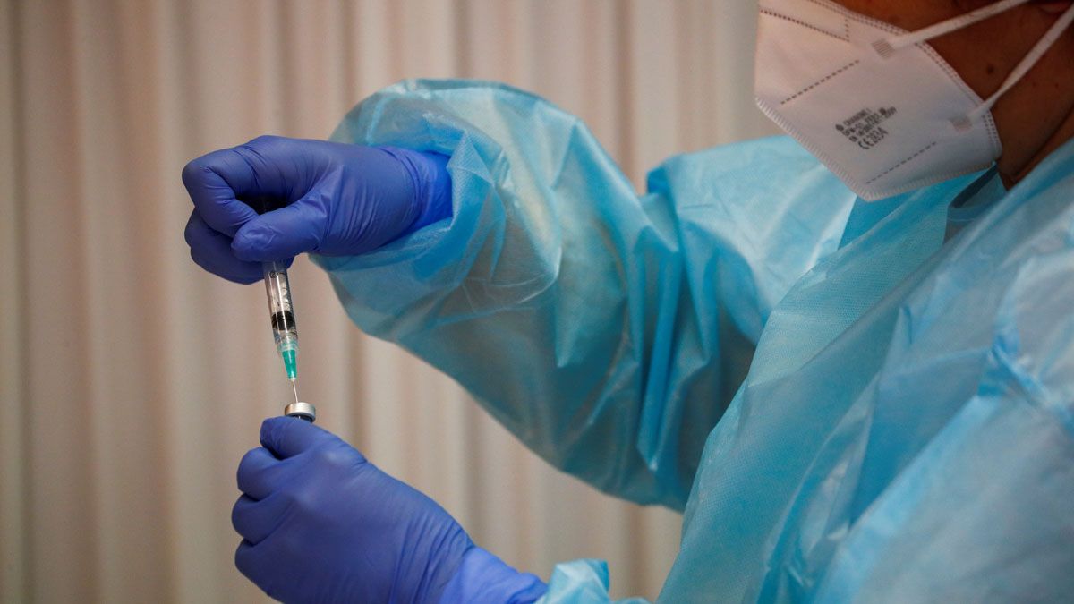 Autoriza la FDA una dosis de refuerzo y una tercera dosis de Pfizer en Estados Unidos