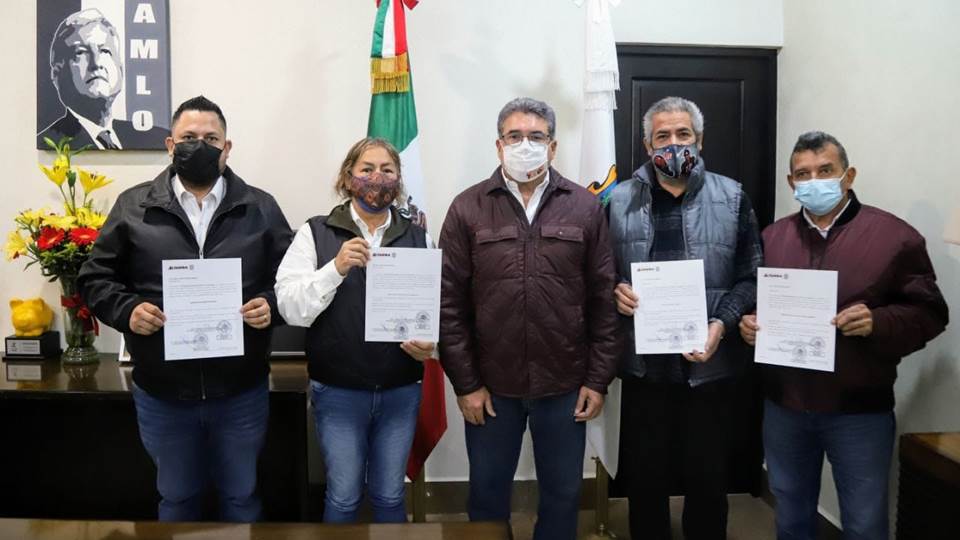 Entrega Armando Martínez Manríquez Nombramientos a  Nuevos Funcionarios Municipales de Primer Nivel