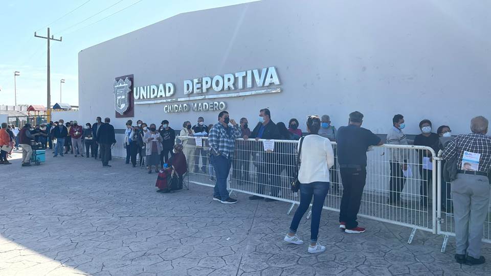 Fue un error juntar dos grupos de vacunación : Adrián Oseguera